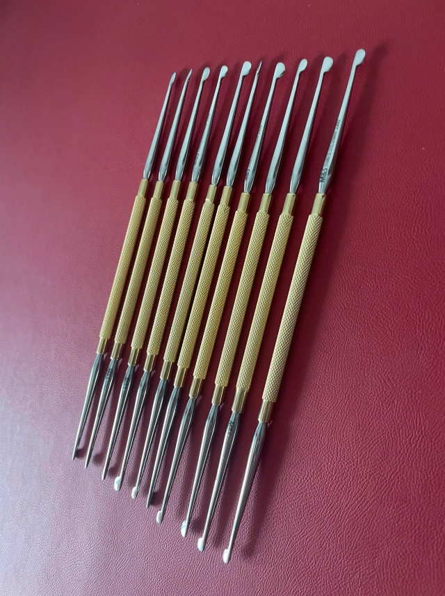 Kẹp kim 16cm cong, đầu D1.5cm R2mm có tips TC không cắn chỉ tuột chỉ