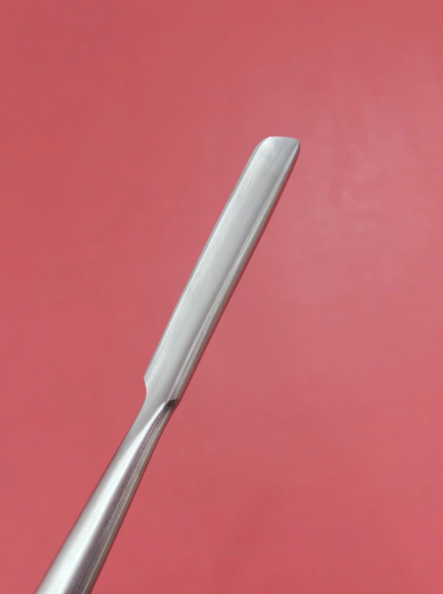 Kéo iris cắt chỉ 10cm cong, lưỡi 2cm