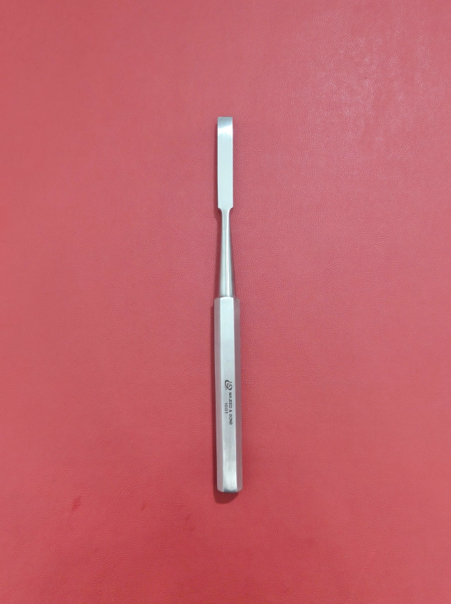 Kéo đầu tù mỏng 13cm Lưỡi kéo D1,5 R2mm vàng