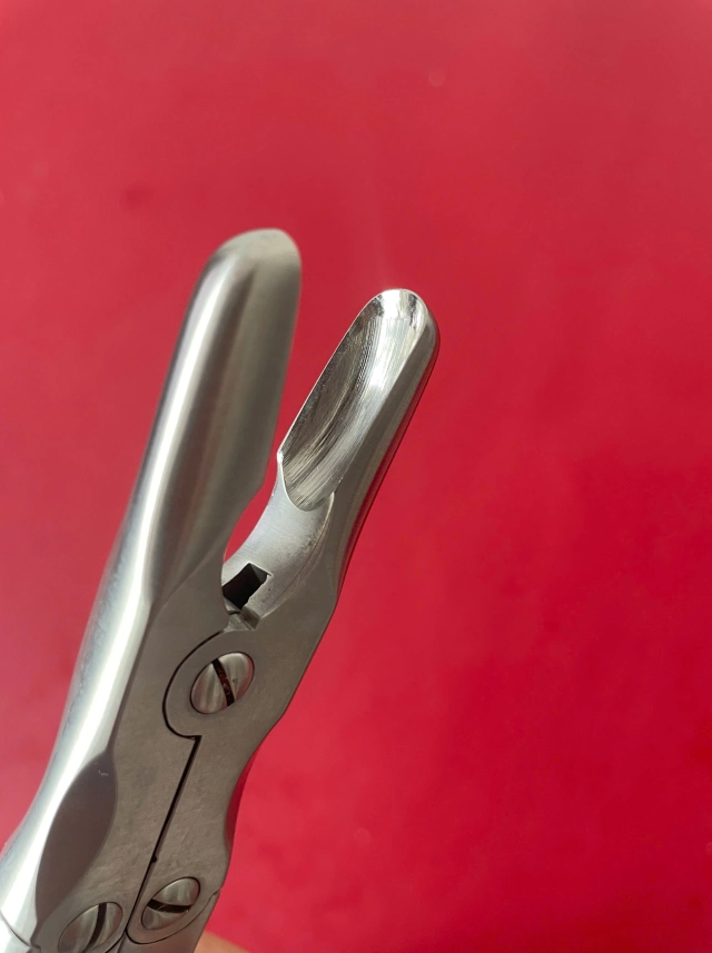Kéo cắt da mí mắt 12cm cong , kéo cắt chỉ, kéo tiểu phẫu 12cm cong lưỡi mỏng nhọn
